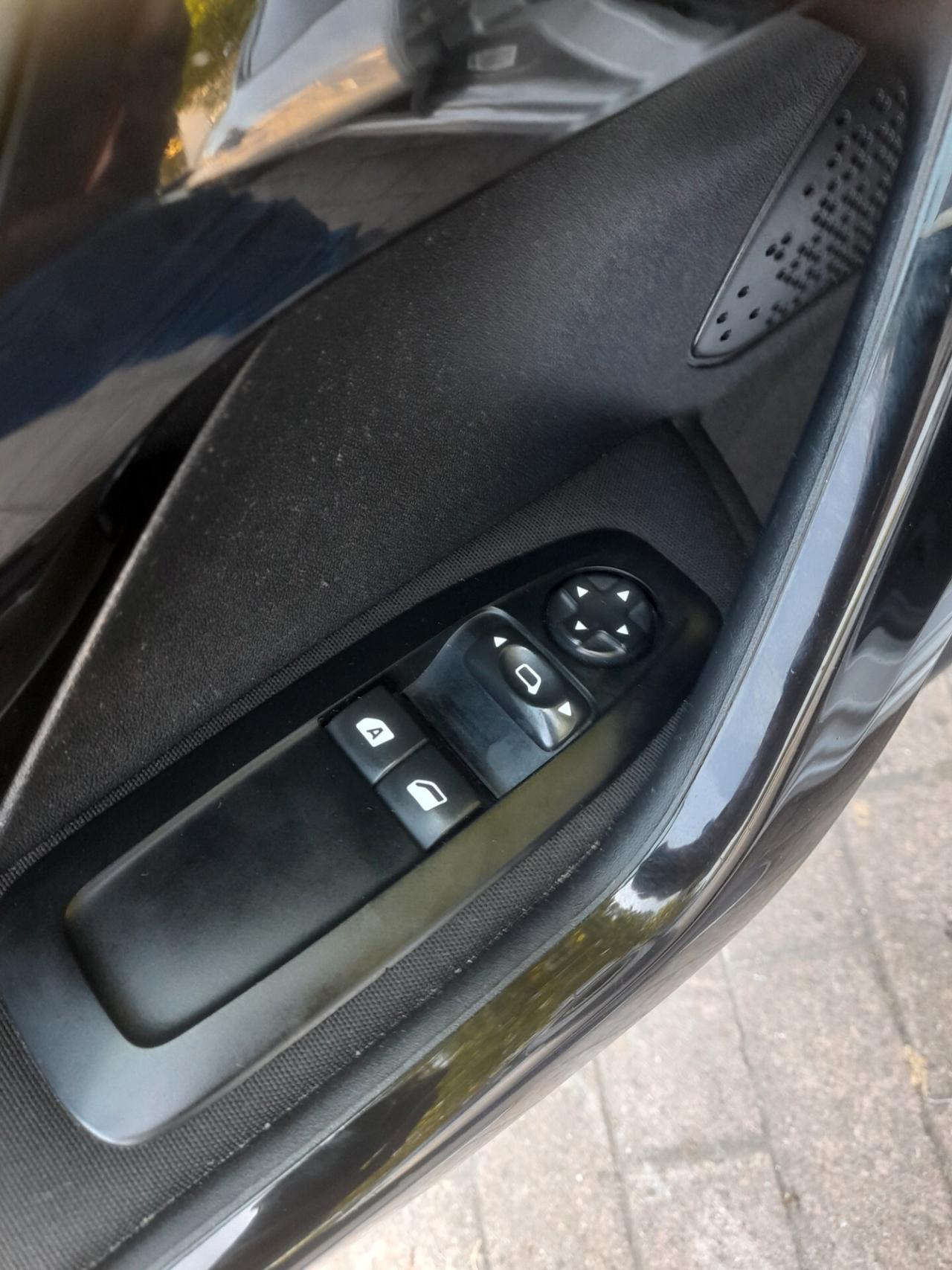 Peugeot 208 1.0 VTi 68 CV 5 porte
