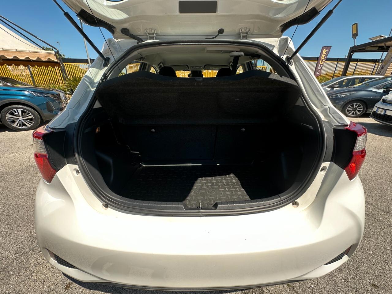 TOYOTA Yaris 1.5 Hybrid 5 porte Business
