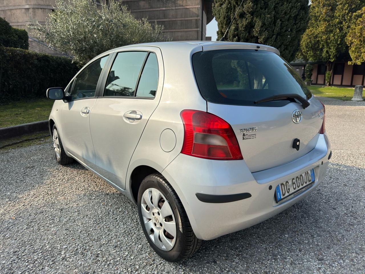 Toyota Yaris 1.3 Benzina cambio AUTOMATICO