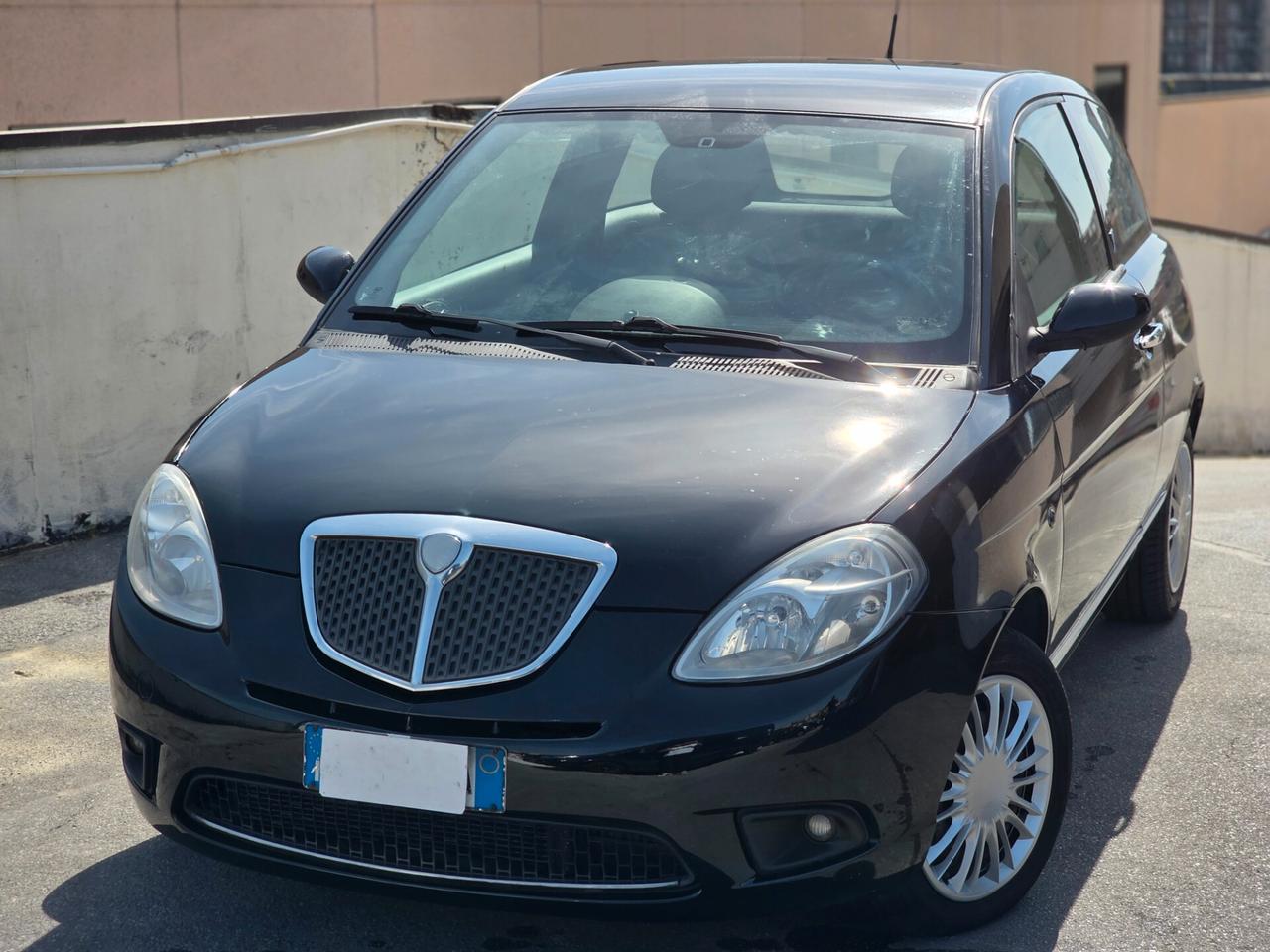 Lancia Ypsilon 1.3 MJT 90 CV Platino