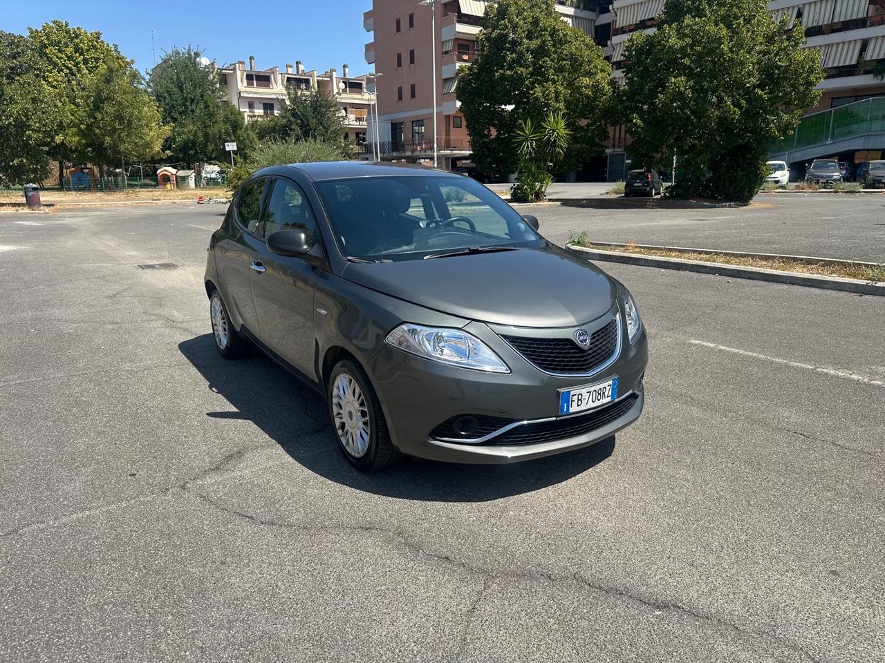 Lancia Ypsilon 1.2 69 CV 5 porte Gold