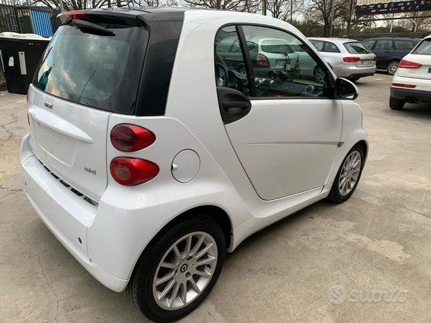 SMART - Fortwo - 1000 52 kW MHD coupé pure