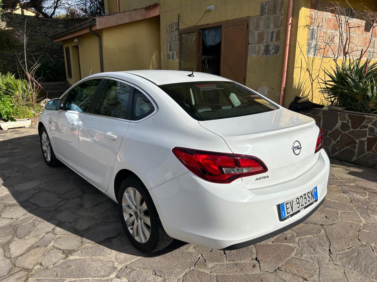 Opel Astra 1.6 CDTI 136CV