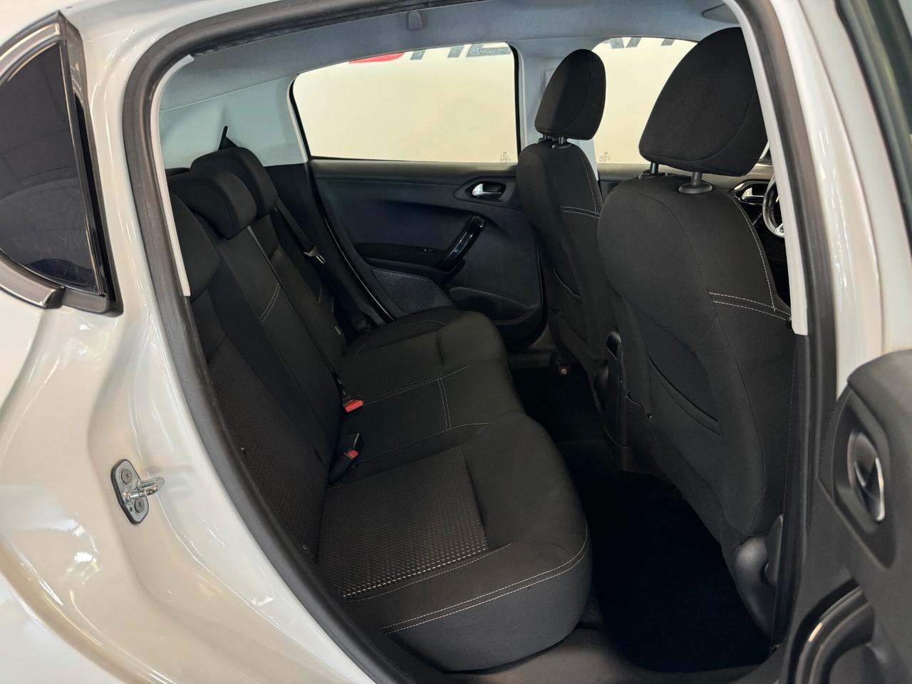 Peugeot 208 PureTech 82 5 porte Allure NAVI NEOPATENTATI