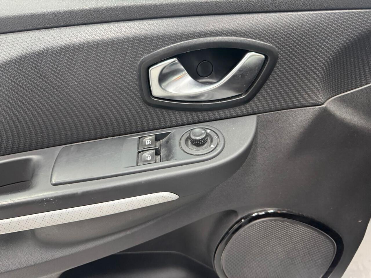 Renault Clio dCi 8V 75 CV Start&Stop 5 porte Energy Duel