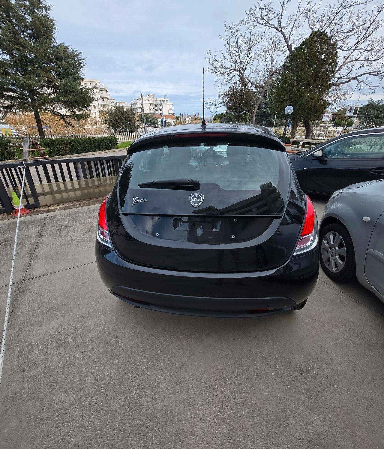 Lancia Ypsilon 1.2 69 CV 5 porte S&S Silver