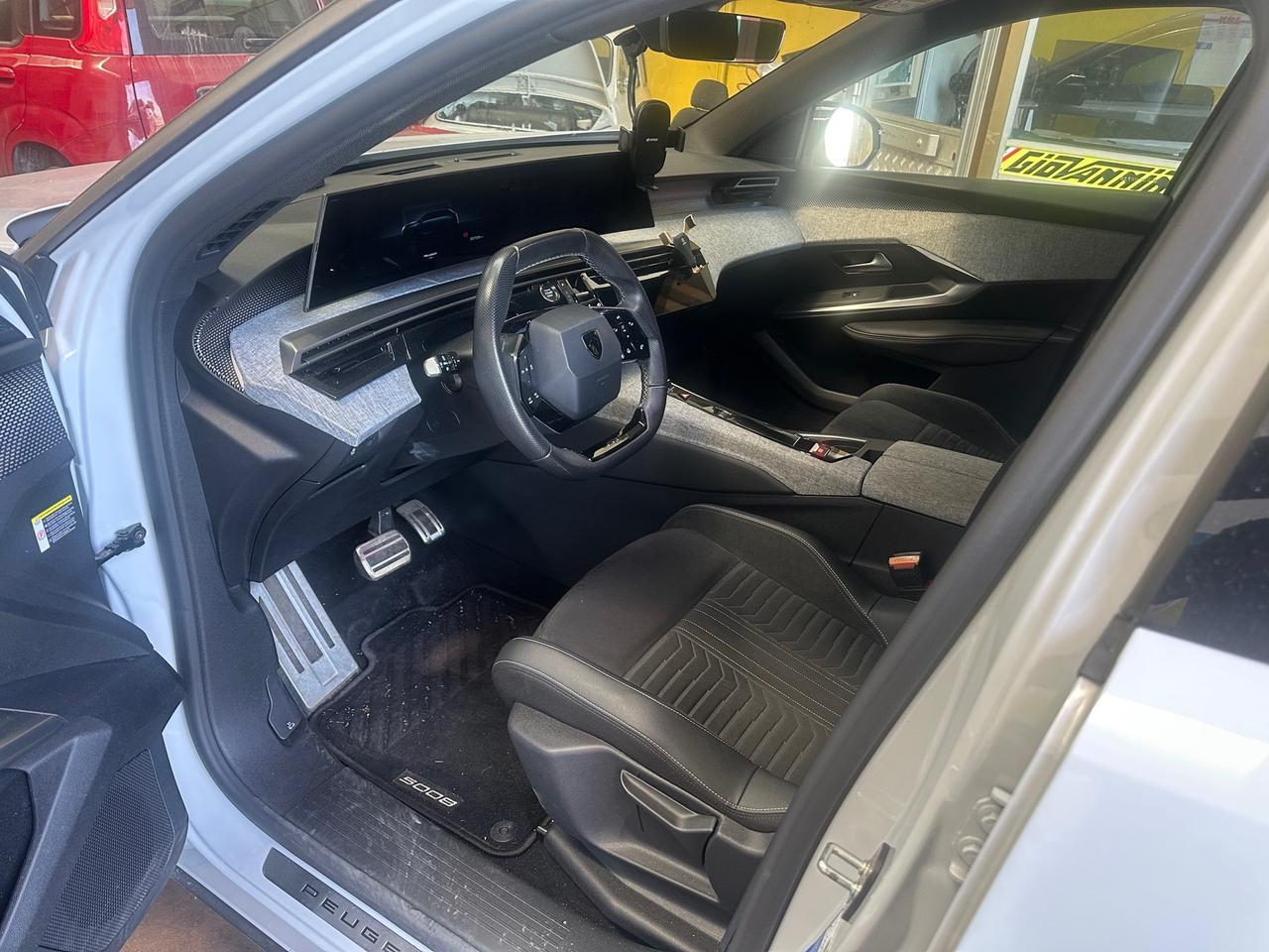 Peugeot 5008 Hybrid 136 e-DCS6 GT