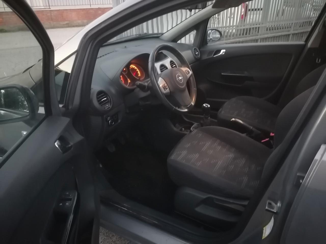 OPEL CORSA 1.2 5 Porte Club 63KW 2011