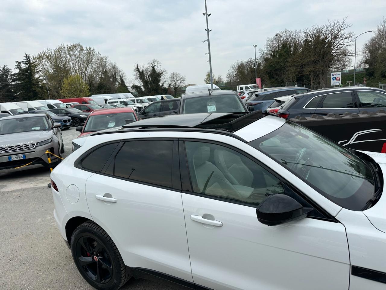 Jaguar F-Pace 2.0d i4 mhev SE awd 163cv auto