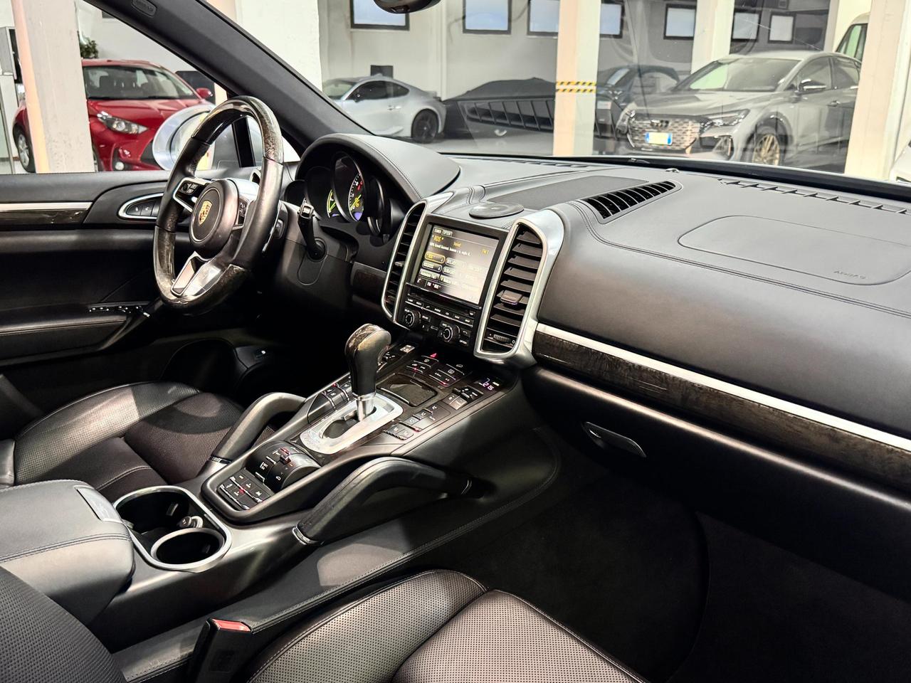 Porsche Cayenne 3.0 e-hybrid S tiptronic