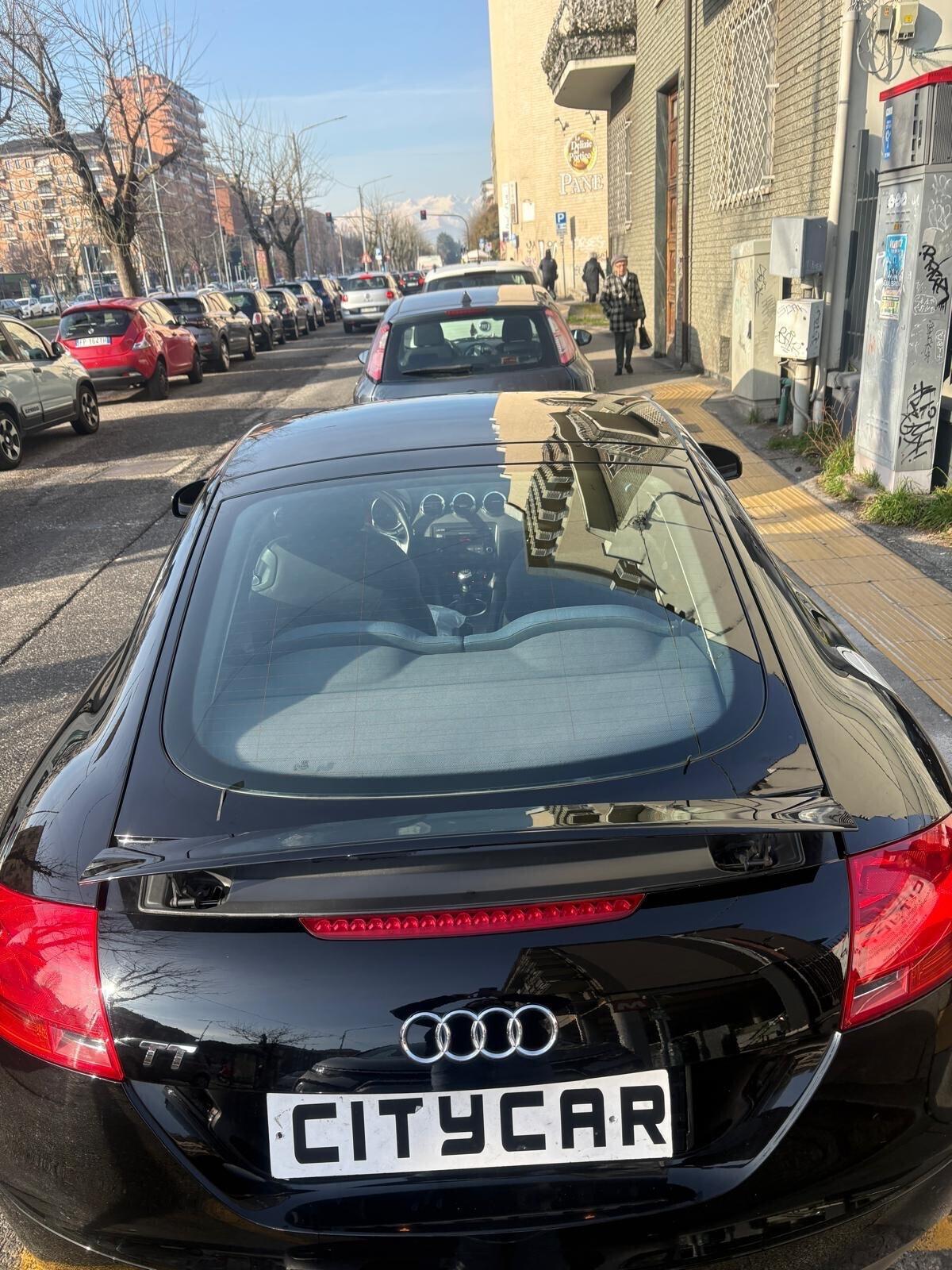 Audi TT Coupé 2.0 TFSI 200 cv book service