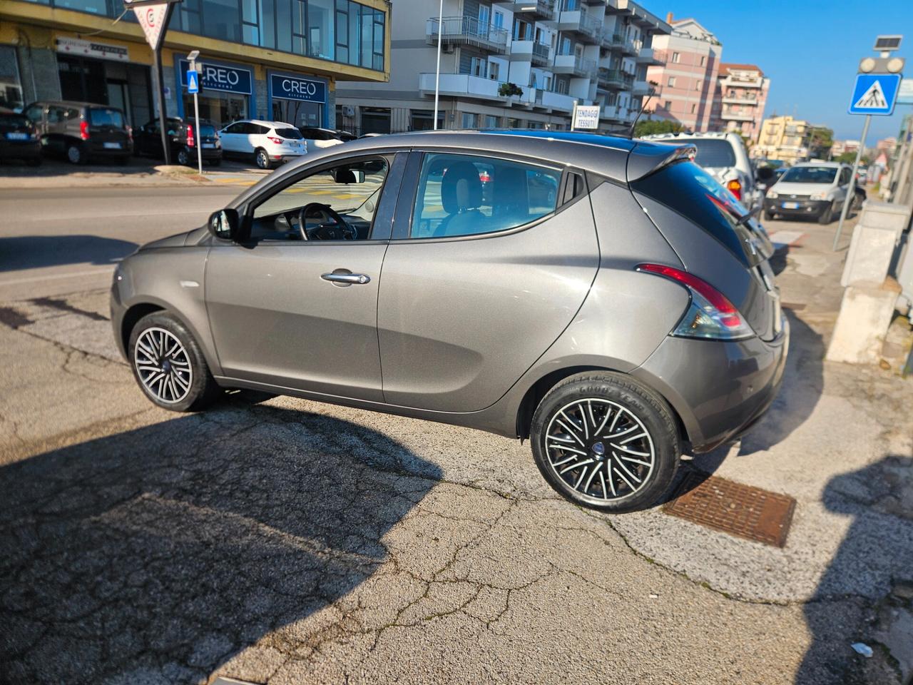Lancia Ypsilon 1.0 FireFly 5 porte S&S Hybrid Ecochic Gold