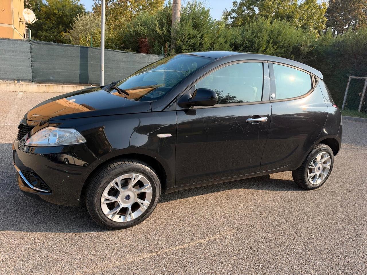 Lancia Ypsilon 0.9 Metano - NEOPATENTATI - 12 MESI DI GARANZIA -