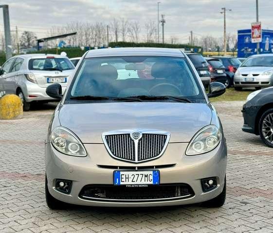 Lancia Ypsilon 1.2 8v Platinum 69cv Neopatentati