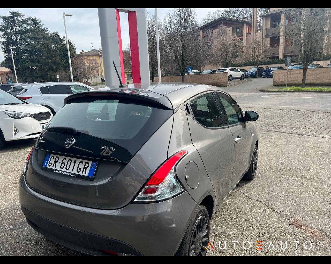 LANCIA YPSILON 1.0 FIREFLY HYBRID SILVER S&S 70CV