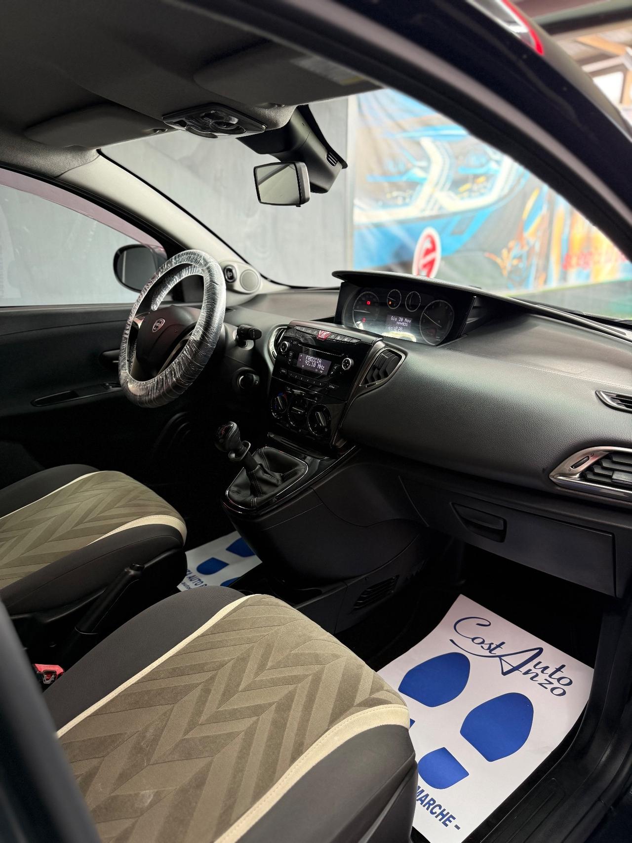 Lancia Ypsilon 1.2 69 CV Platinum 11/2014