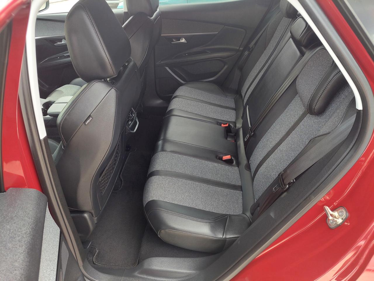 Peugeot 3008 BlueHDi 130 S&S EAT8 Allure