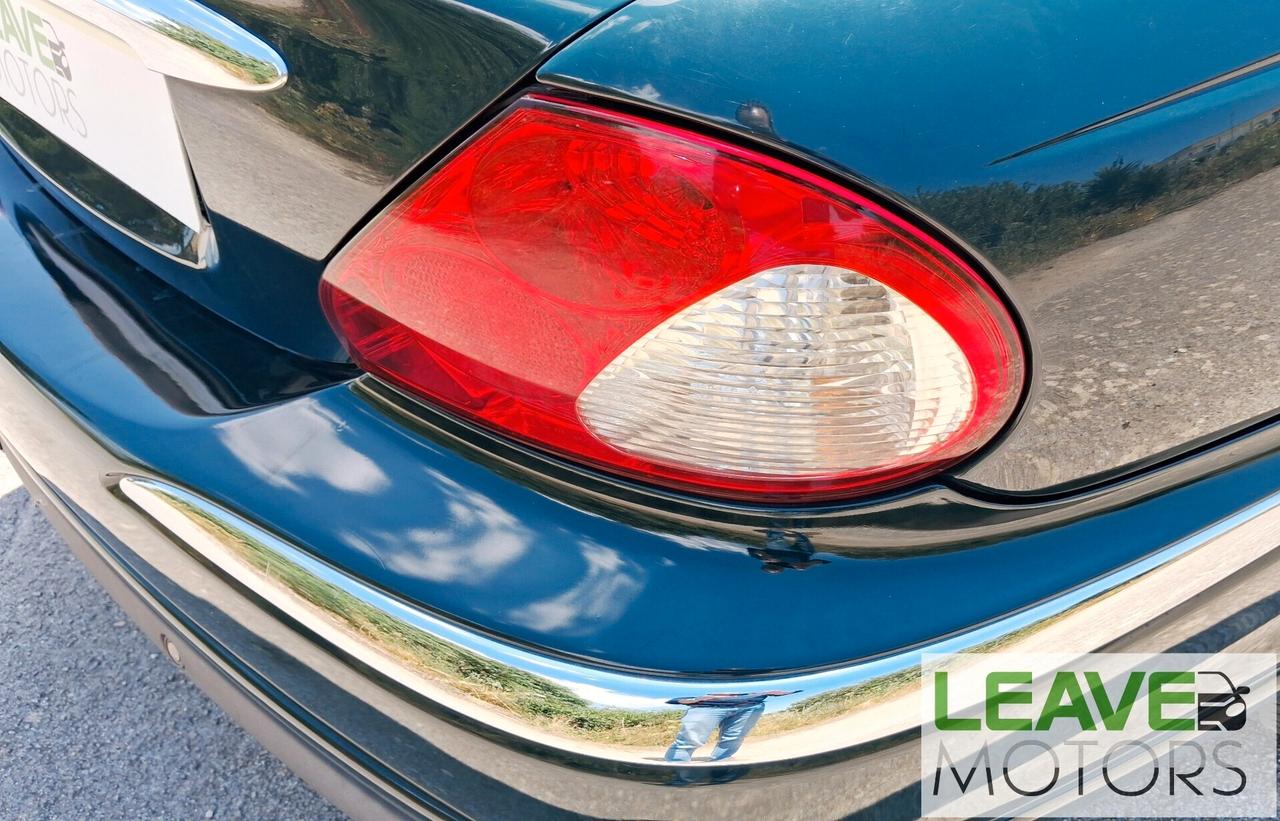 Jaguar X-Type 2 litri V6 Executive (M1540)