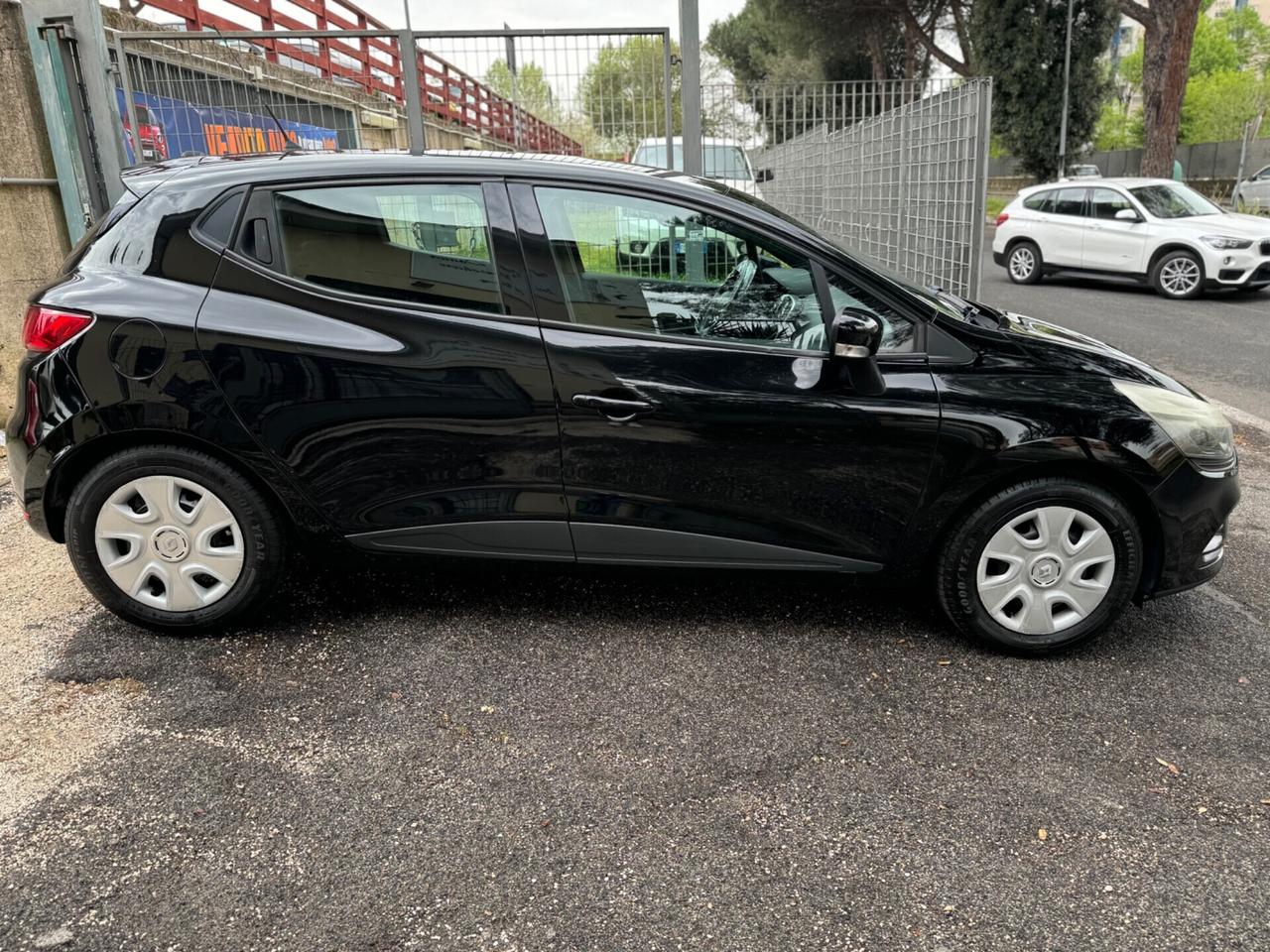 Renault Clio 1.2 75CV 5 porte NEOPATENTATI