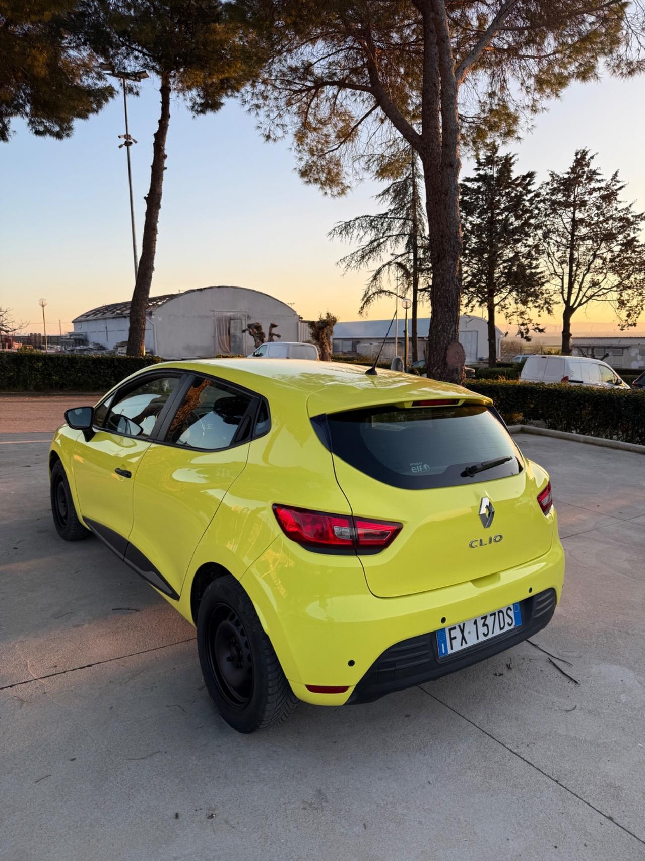 Renault Clio dCi 8V 75 CV 5 porte Moschino Intens