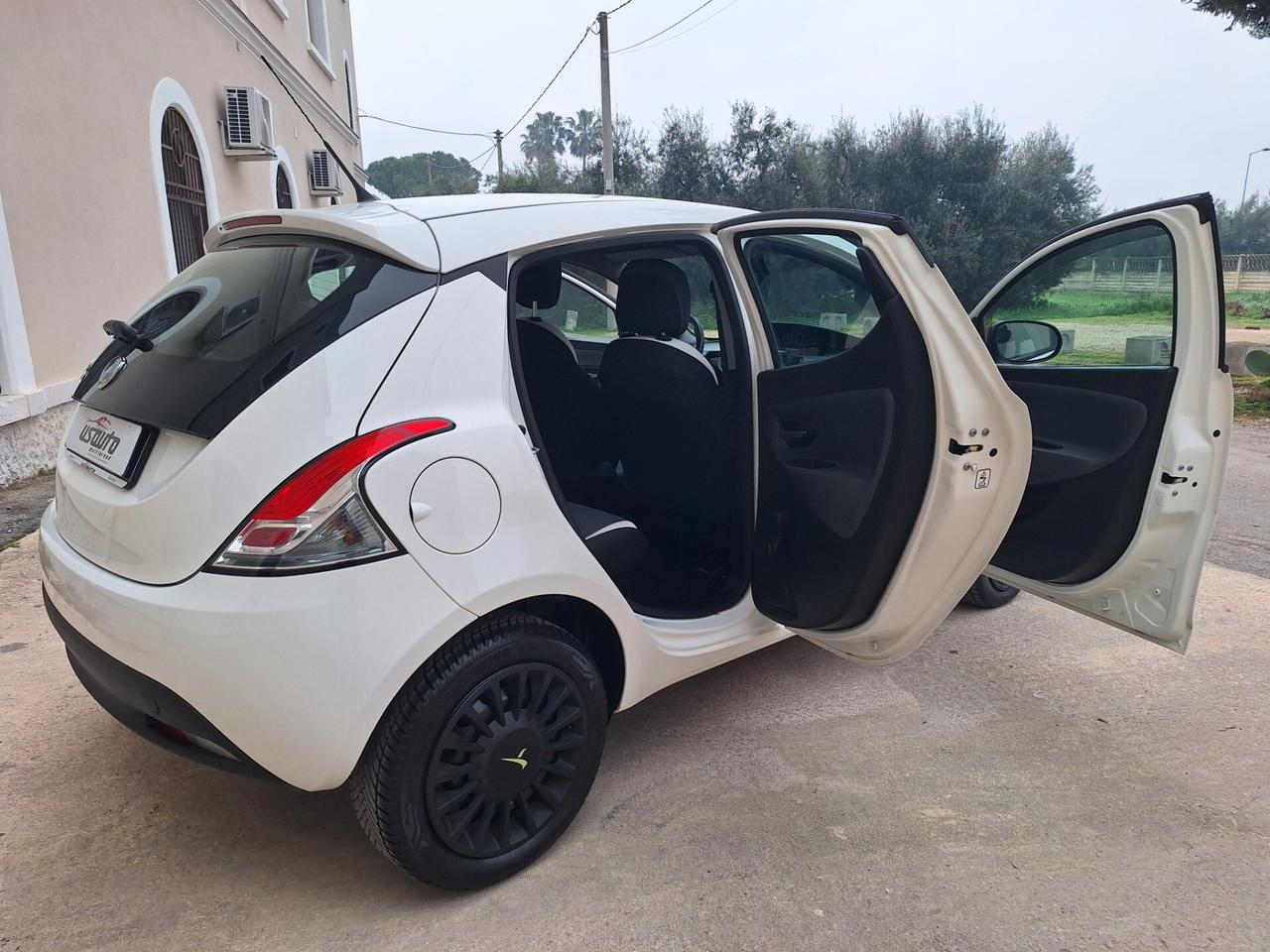 Lancia Ypsilon 1.2 5 porte Elefantino"PERFETTA"