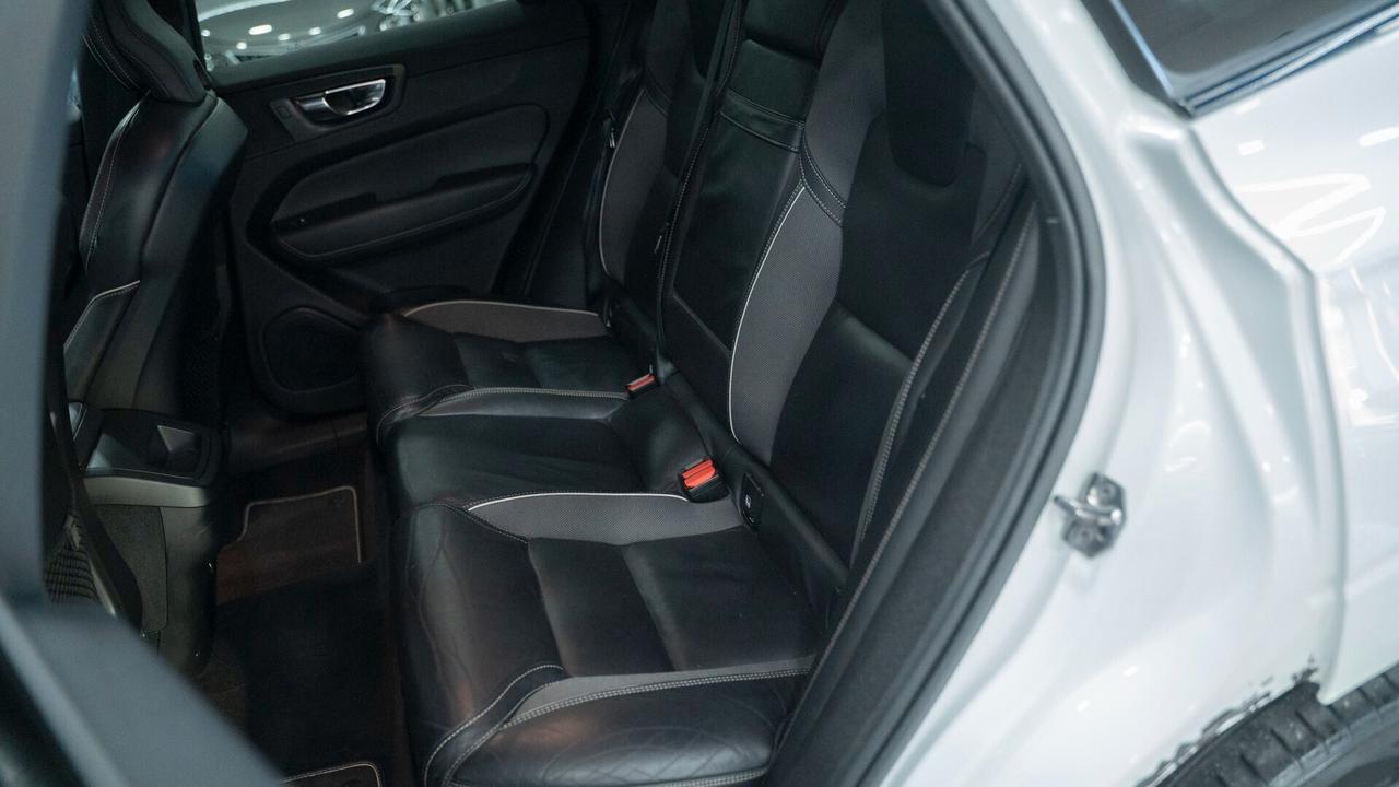 Volvo XC 60 XC60 B4 2.0 AWD R DESIGN AUTO XENO PELLE NAVI FULL OPTIONAL