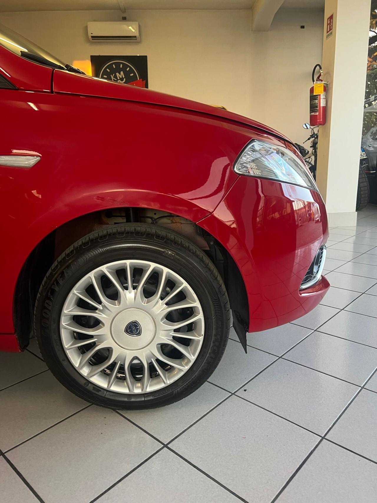 Lancia Ypsilon 1.2 69 CV 5 porte Gold