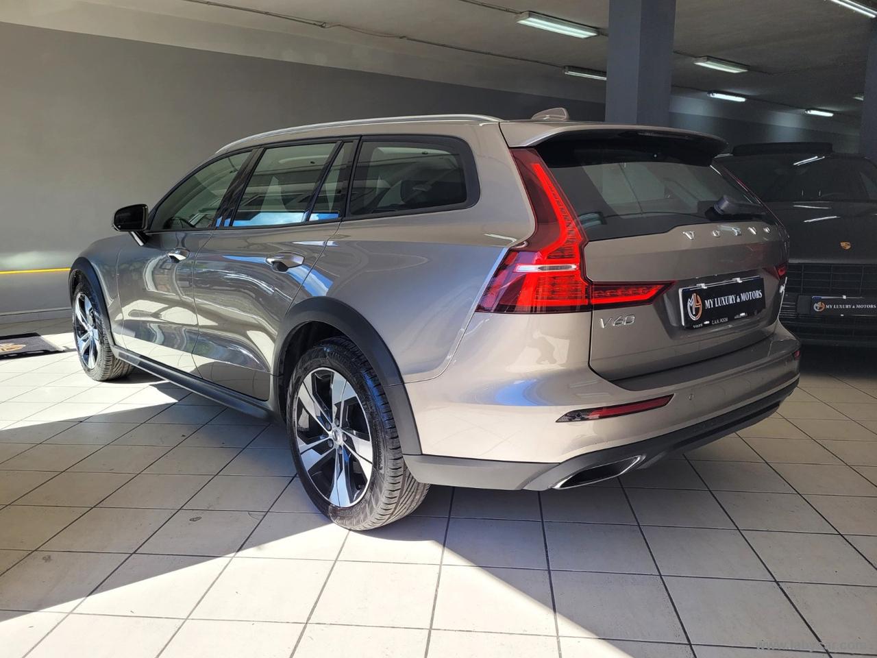 VOLVO V60 Cross Country D4 AWD Geartr. BUSINESS PLUS UNIPRO*CERT