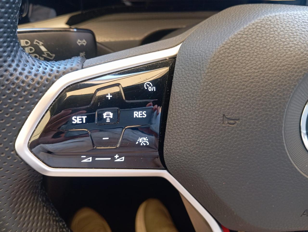 Volkswagen Golf GTI VIII 2.0 TSI