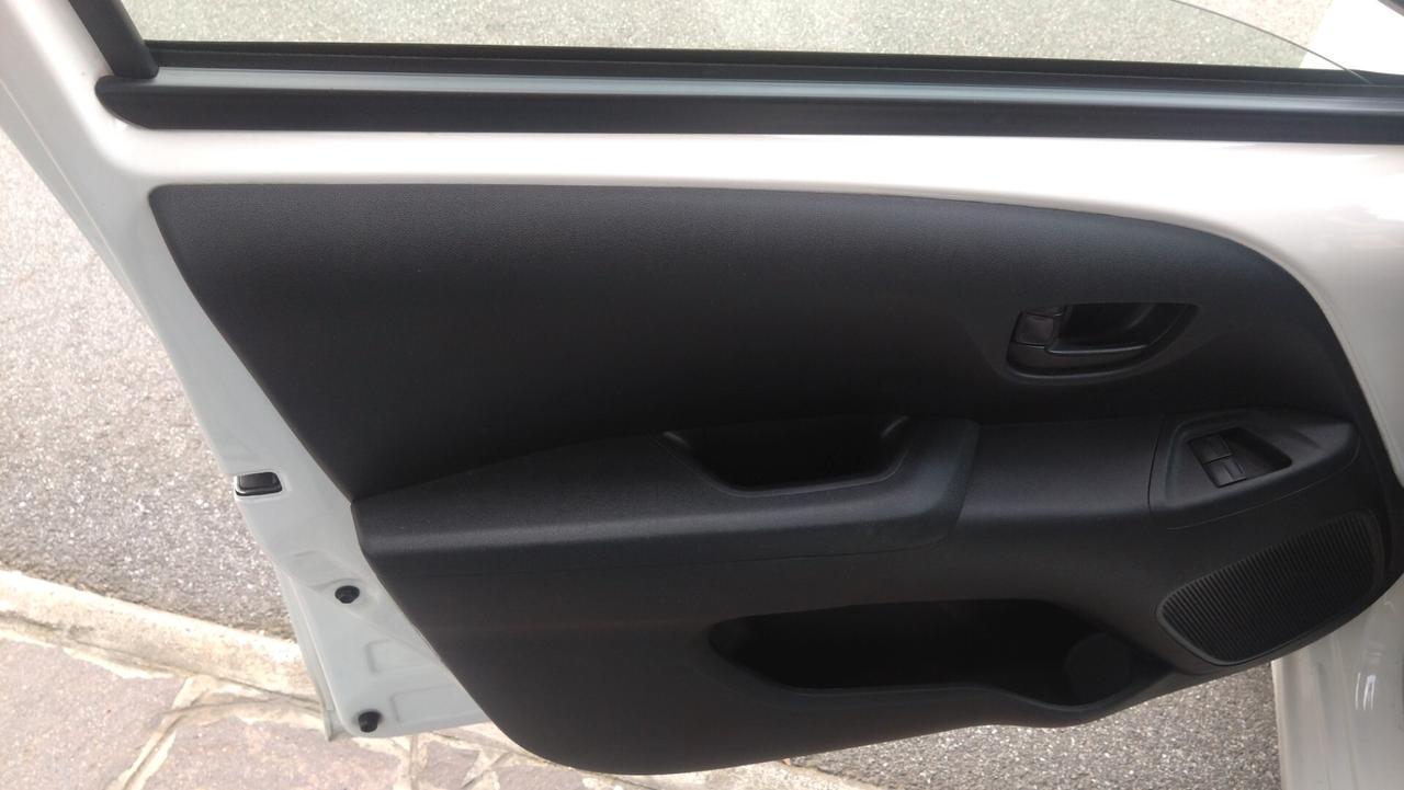 Toyota Aygo 1.0 VVT-i 69 CV 5 porte x-play MMT
