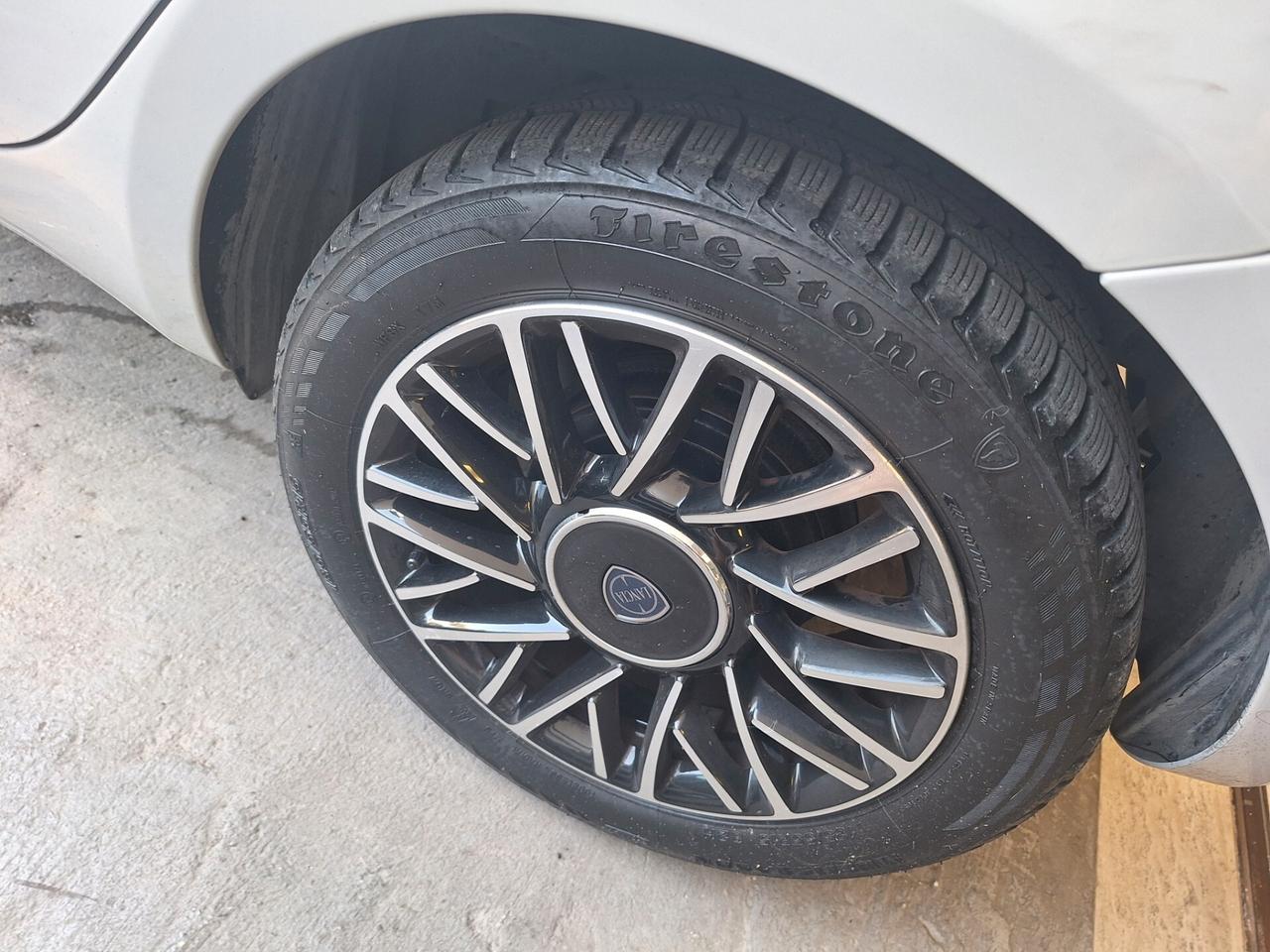 Lancia Ypsilon 1.2 69 CV 5 porte Gold