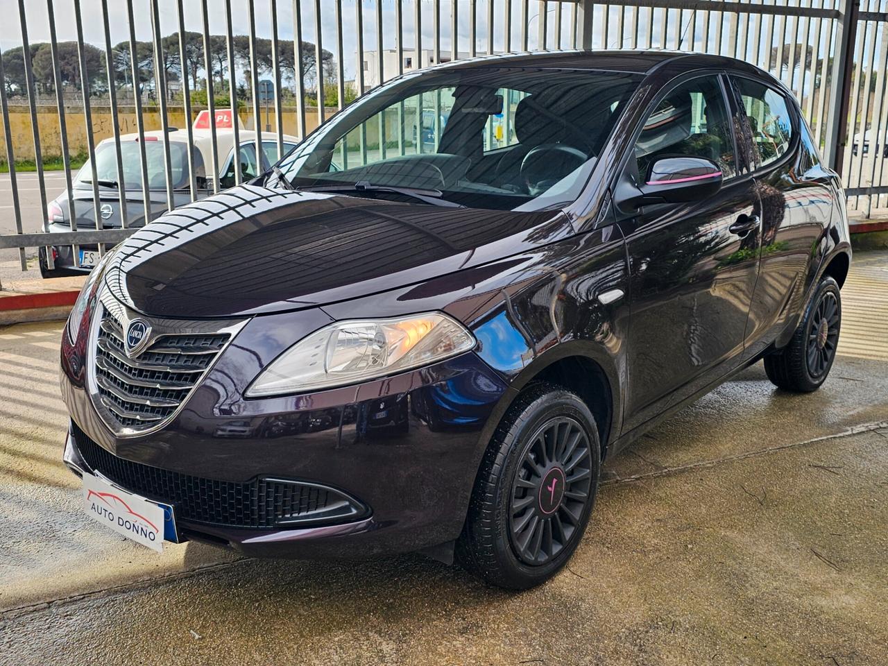Lancia Ypsilon 5 porte Metano Ecochic Elefantino