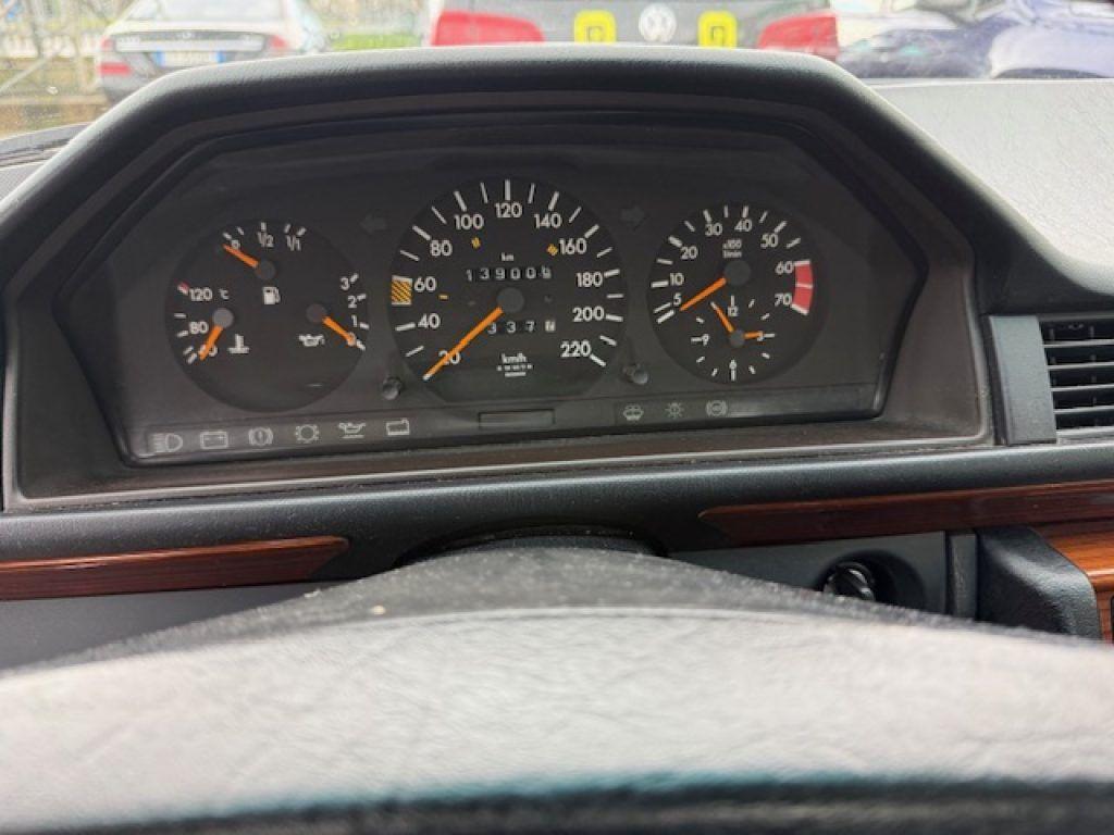 Mercedes-Benz 200 E #uniproprietario