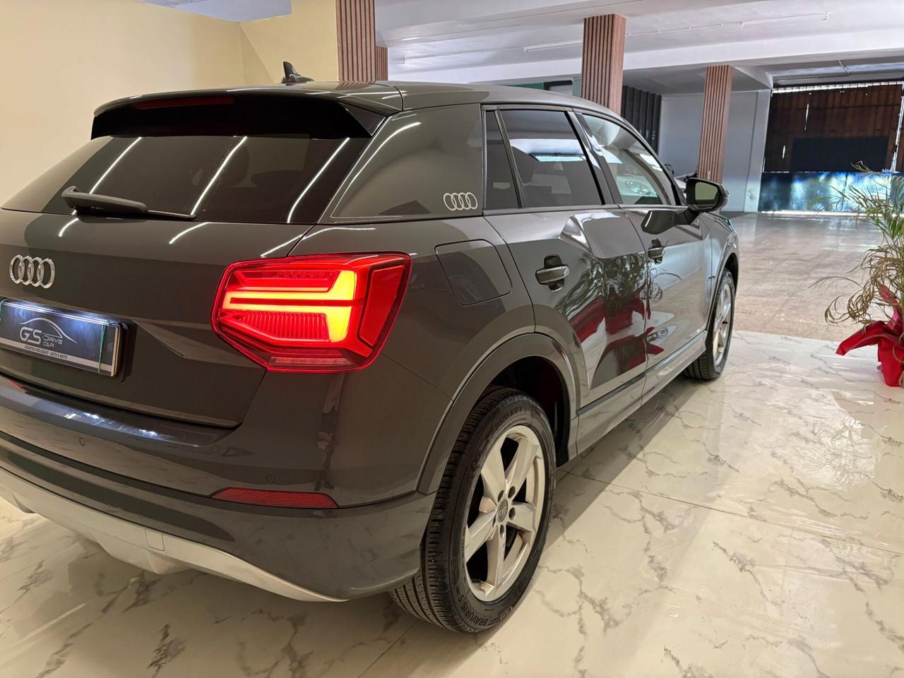 Audi Q2 1600cc TDI 116cv IDENTITY BLACK