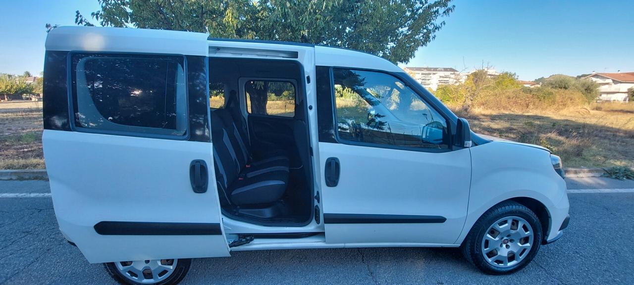 DOBLO" COMBI N1 BUSINESS 1,6 MTJ DIESEL 120 CV NAVI RETROCAMERA CRUISE SENSORI IMPECCABILE