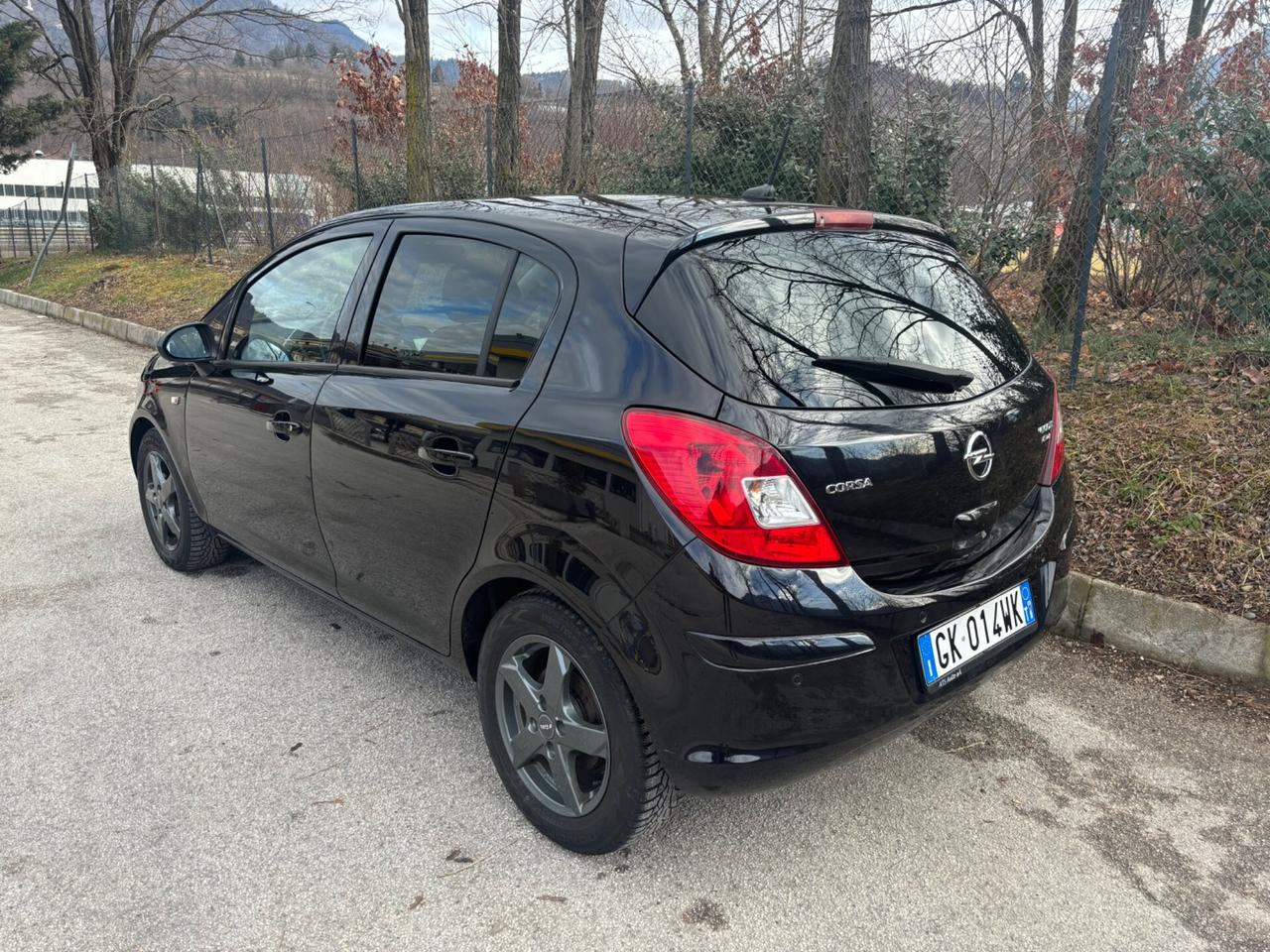 Opel Corsa 1.2 BENZINA 69cv NEOPATENTATI