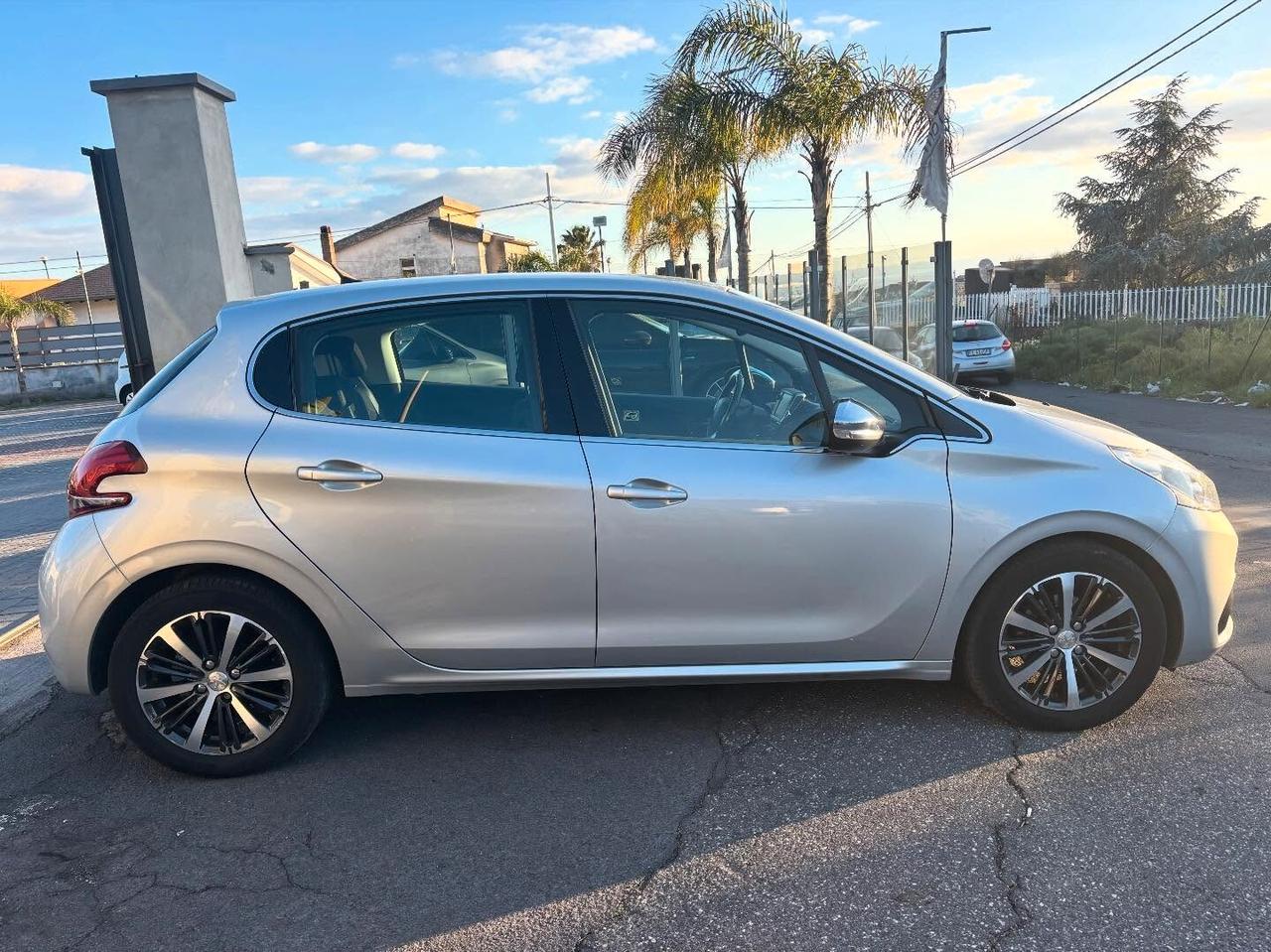 Peugeot 208 PureTech 82 5 porte Allure