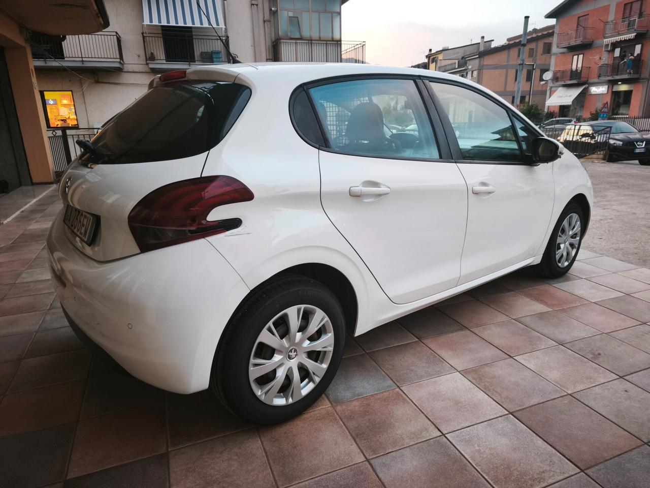 Peugeot 208 HDi 100 CV Van IVA Esposta