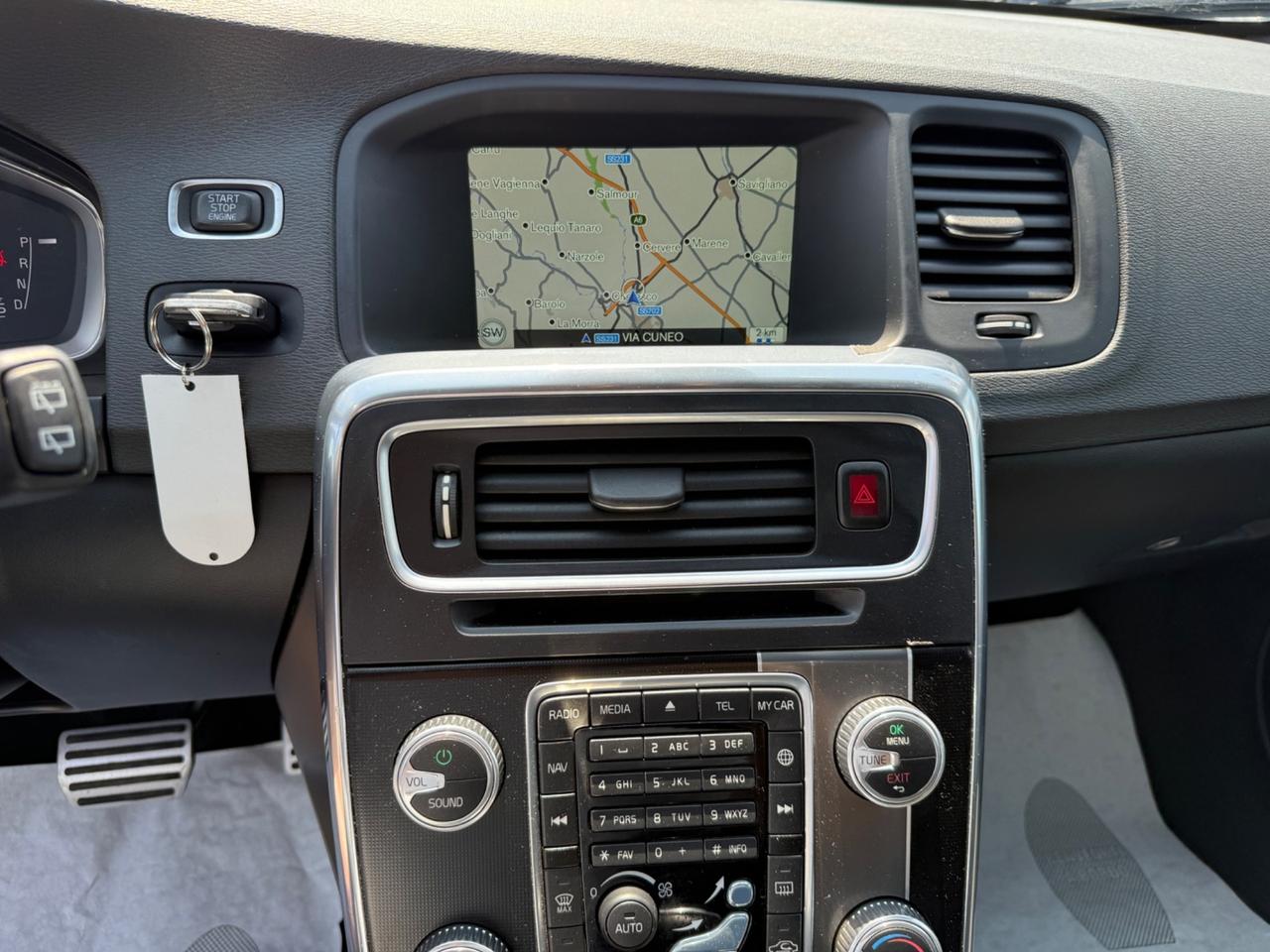 Volvo V60 D4 Geartronic R-design-181CV UNIC PROPRIETARIO