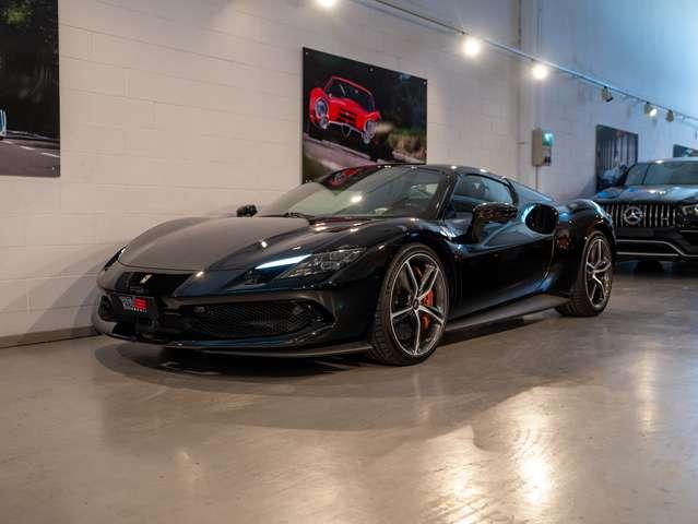 Ferrari 296 GTS 3.0+LIFT+CARBONIO+VOLANTE LED+SCUDETTI+CERCHI DIAMANTATI+VETTURA ATELIER+IVA ESPOSTA+