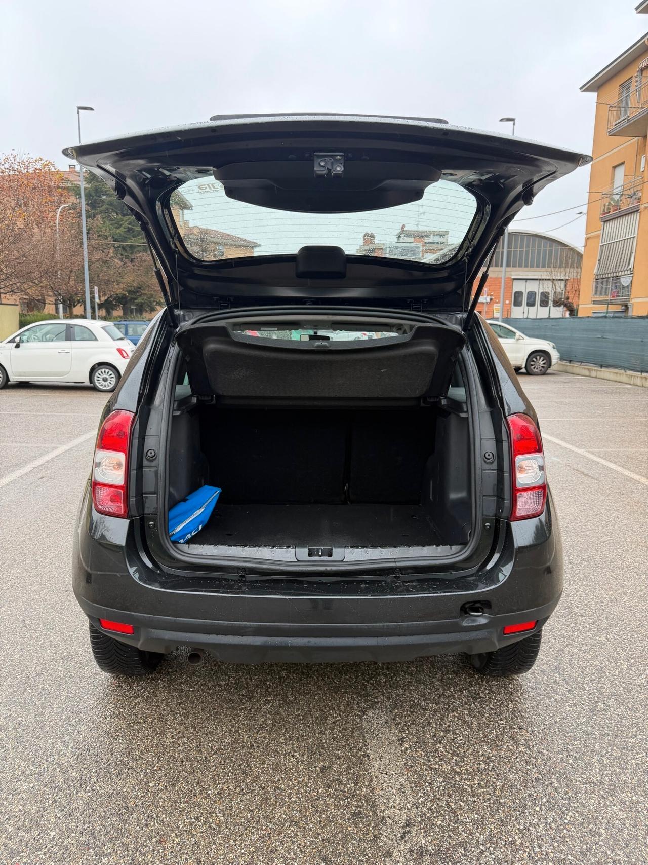 Dacia Duster 1.6 GPL - NEOP. - NAV. - 12 MESI DI GARANZIA -