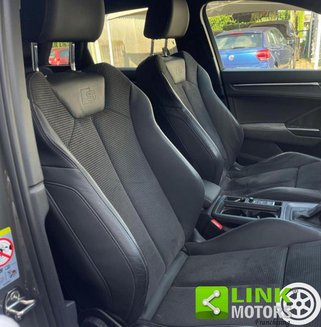 AUDI Q3 S-tronic S-line plug-in Hybrid Identity Black