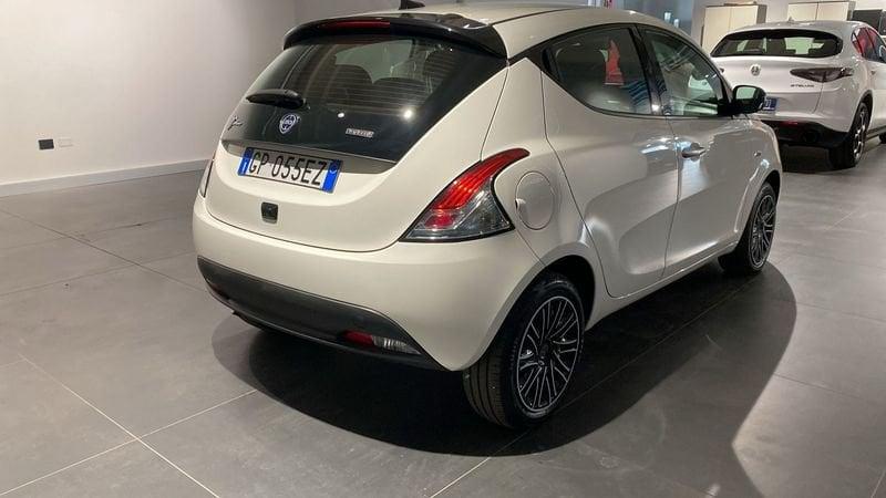 Lancia Ypsilon 1.0 FireFly 5 porte S&S Hybryd Gold