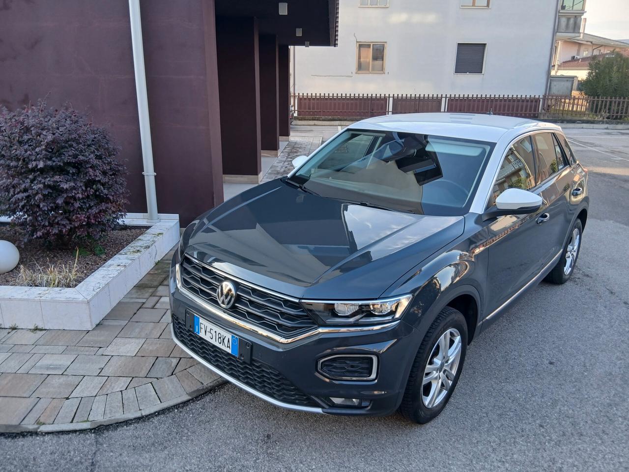 Volkswagen T-Roc 1.0 TSI 115 CV Style teck pack+doppi cerchi tua a € 199 mese