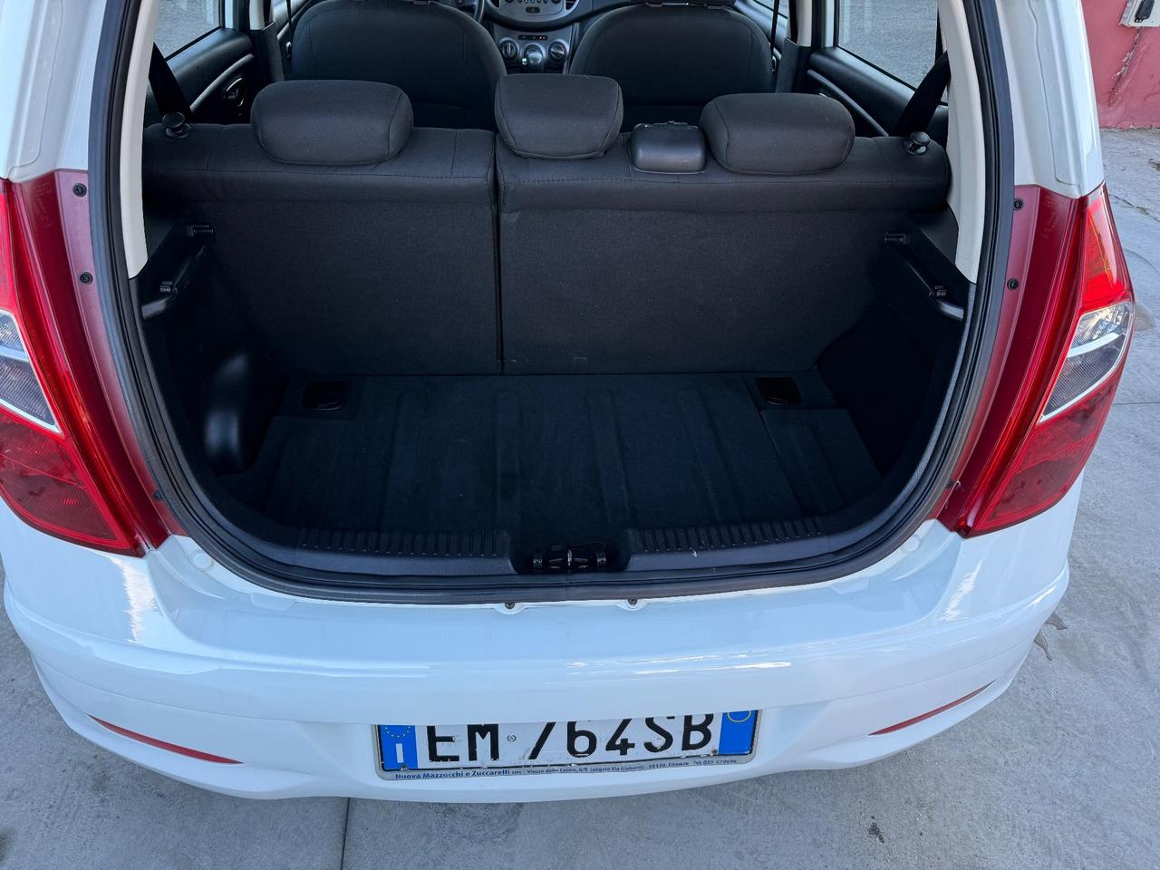 Hyundai i10 1.1 Cambio Automatico