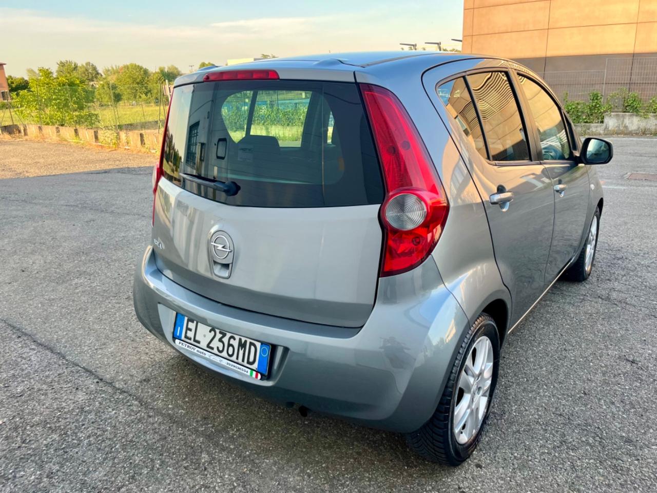 Opel Agila 1.2benz 2011 141.000km cambio automatico perfetta