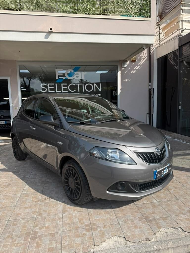 Lancia Ypsilon 1.0 FireFly 5 porte S&S Hybrid Silver