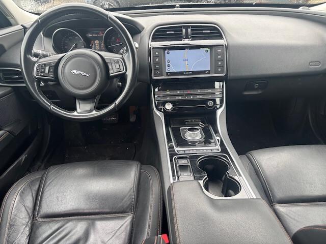 Jaguar XE 2.0 D 180 CV aut. Portfolio