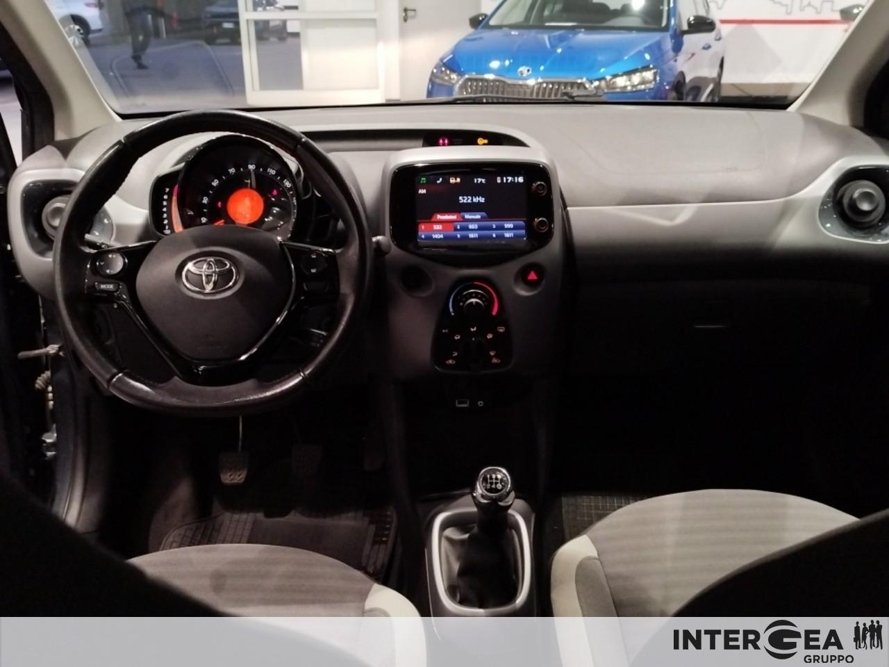 TOYOTA Aygo 5p 1.0 x-business 72cv