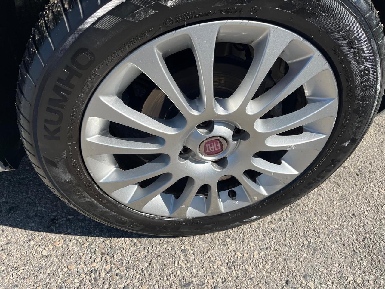 Fiat Grande Punto g.punto-5P-1.4 metano-8v-full-2013